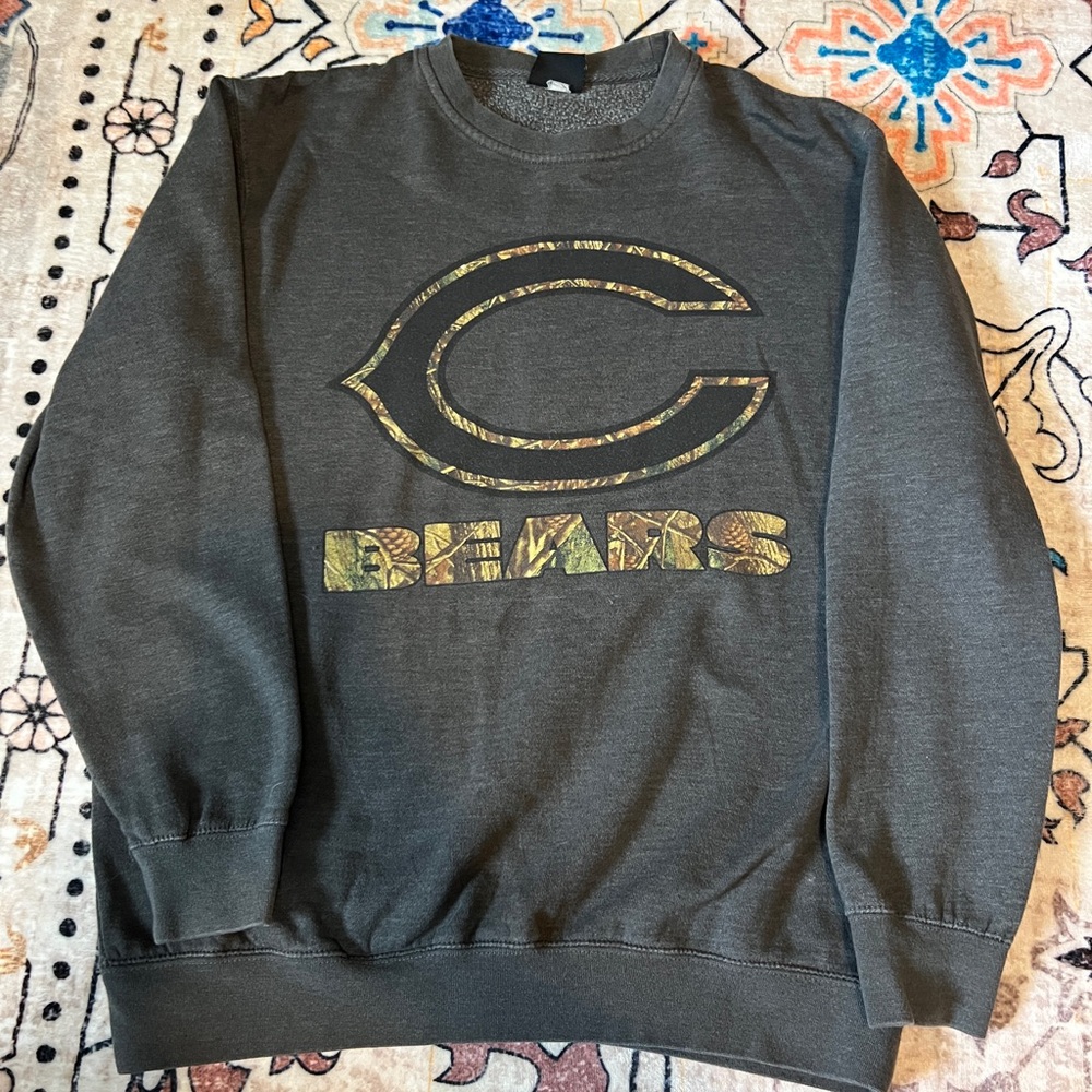 NFL Team Apparel Chicago Bears camo logo crew neck